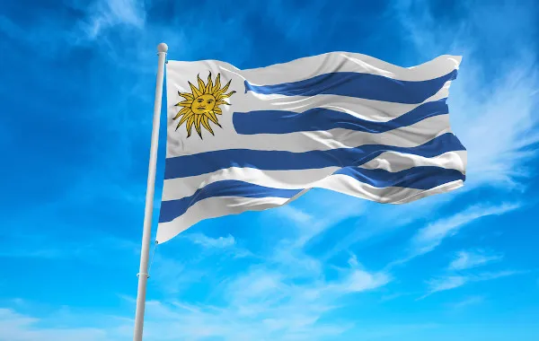 Argentinos que evaden impuestos van a Uruguay