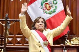 Renuncia presidente de Perú